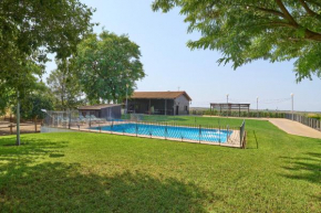 La Cabaña piscina y jardín